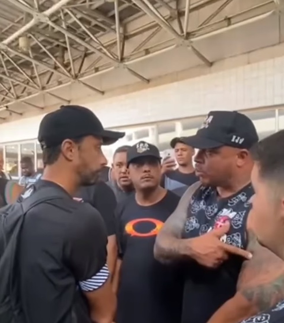 vasco, nenê, aeroporto, protesto — Foto: Reprodução