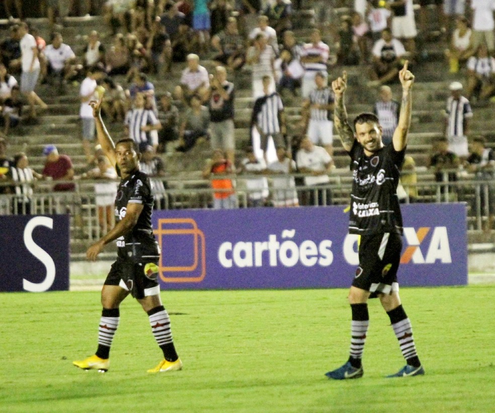 Marcos Aurélio e Clayton foram eleitos como os melhores meias do Campeonato Paraibano — Foto: Pedro Alves / GloboEsporte.com