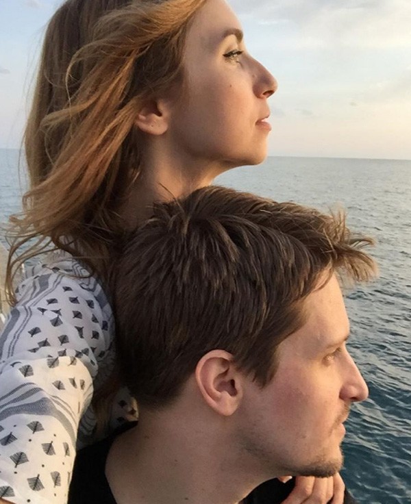 Lindsay Mills e Edward Snowden em post raro feito do Instagram dela (Foto: Reprodução/Instagram)