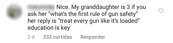 Carey Hart ganhou críticas e elogios ao mostrar seus filhos manuseando armas de fogo (Foto: Reprodução / Instagram)