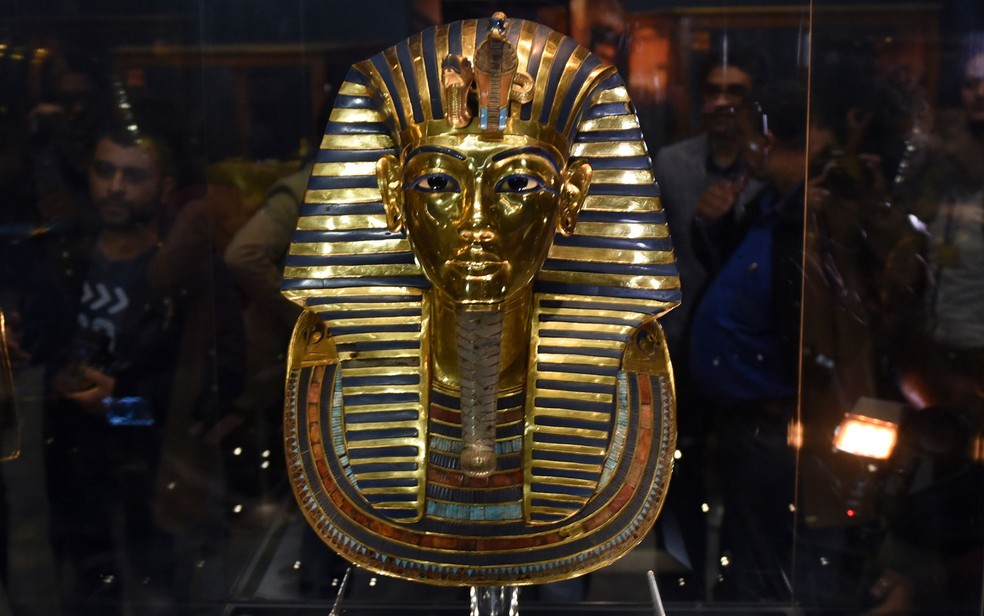 Máscara de Tutancâmon é exibida no Museu Egípcio do Cairo — Foto: AFP Photo/Mohamed El-Shahed