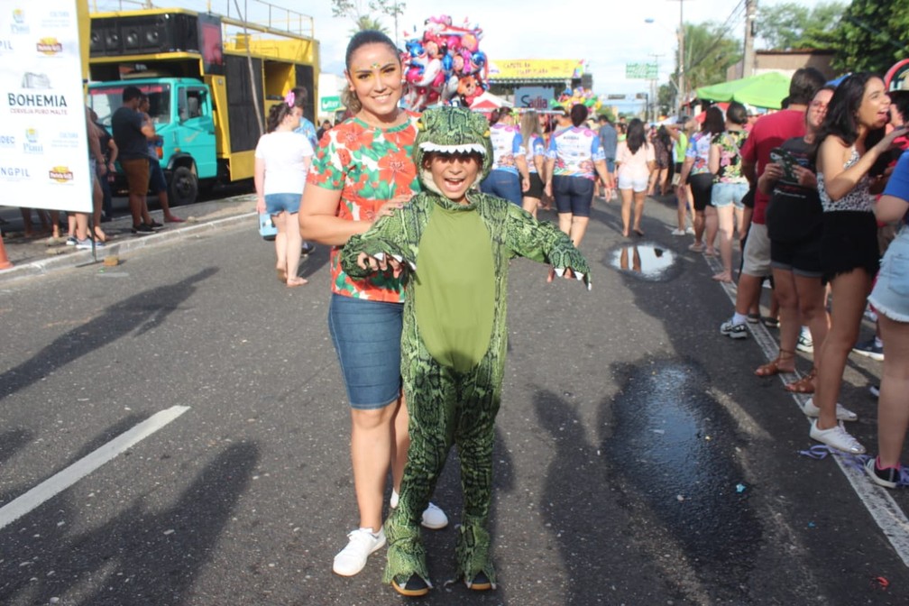 Ana Carolina Silva Soares e filho Mateus Silva no Capote da Madrugada — Foto: Rafaela Leal/G1 PI