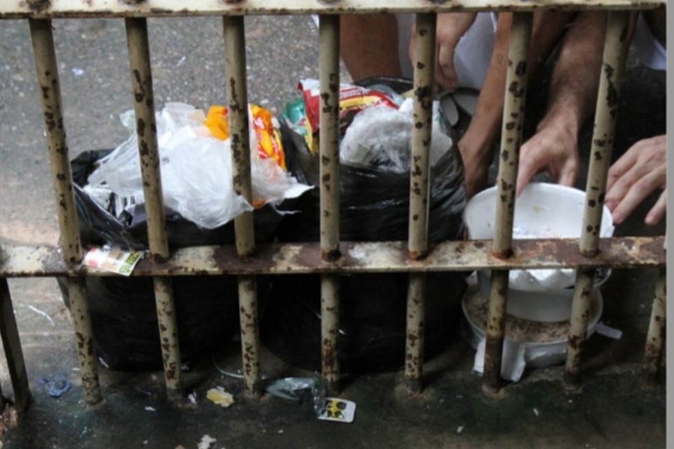 Falta de higiene é uma das falhas apontadas — Foto: Reprodução