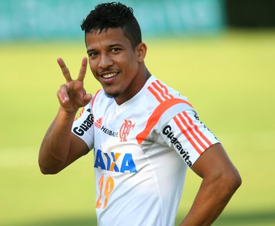 Objetivos profissionais motivam Nixon a dar o melhor em final de Brasileirão