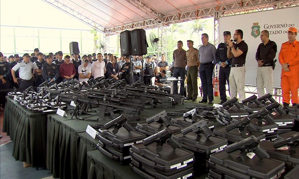 CearÃ¡ recebe milhares de pistolas, fuzis e fuzis de precisÃ£o (Foto: TV Verdes Mares/ReproduÃ§Ã£o)