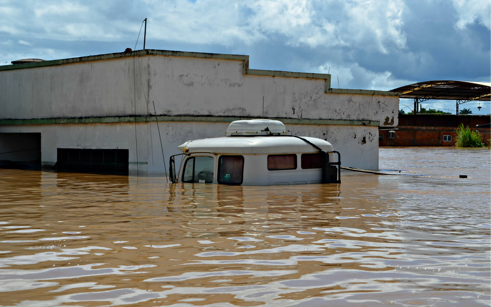 Em 2015, cheia atingiu 100% de Brasileia no interior do Acre  (Foto: Caio Fulgêncio/G1)