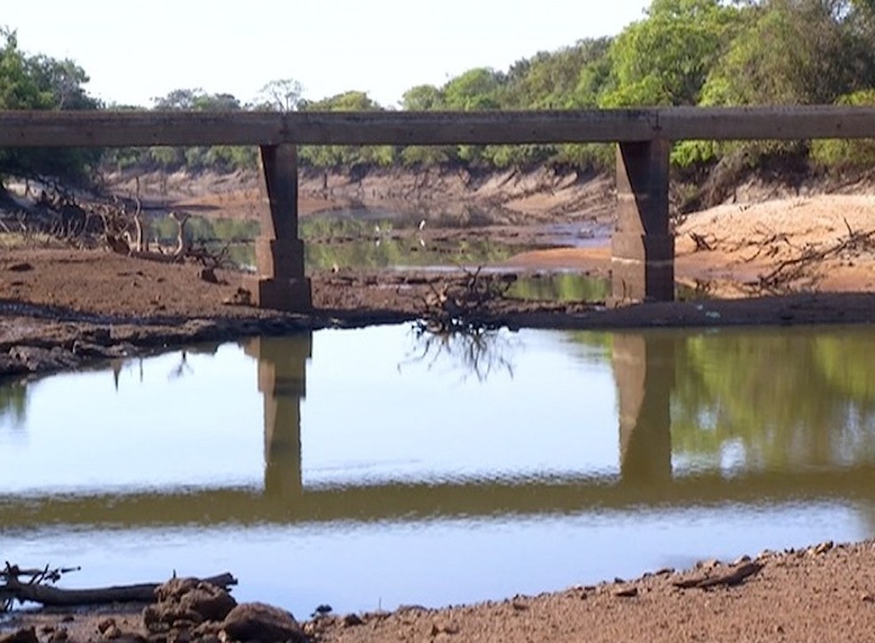 Seca na bacia hidrográfica do rio Formoso prejudica produção agrícola da região — Foto: Reprodução/TV Anhanguera