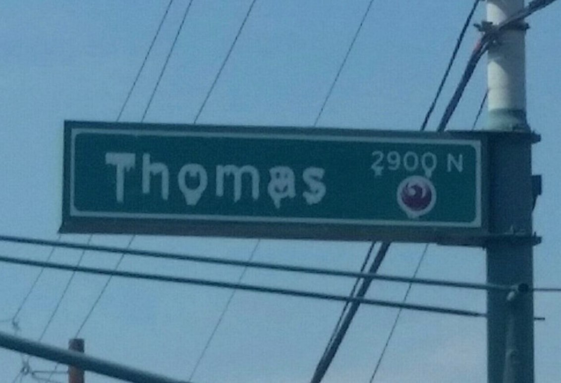 Informações derretem em placa de trânsito em estrada do Arizona