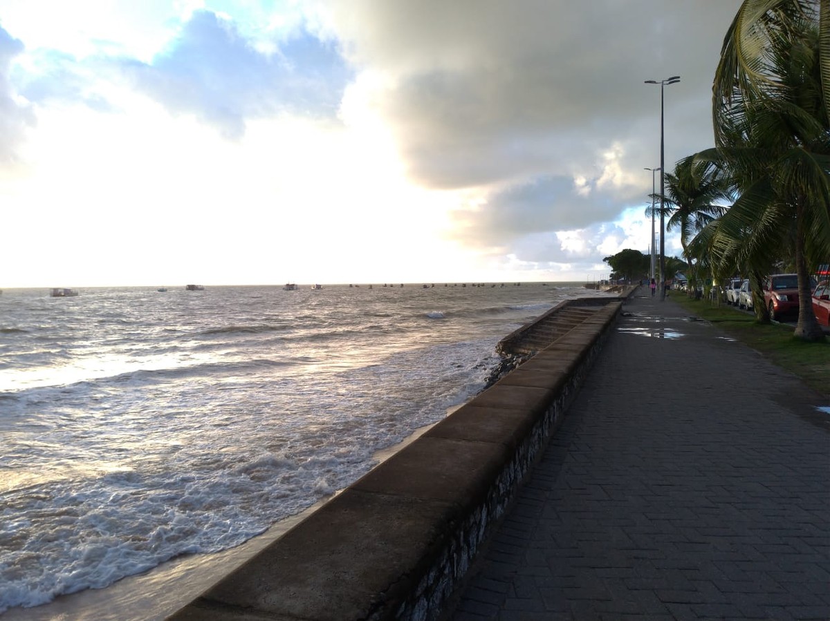 Litoral da PB tem seis trechos de praias impróprios; maré alcança 1,9m neste fim de semana