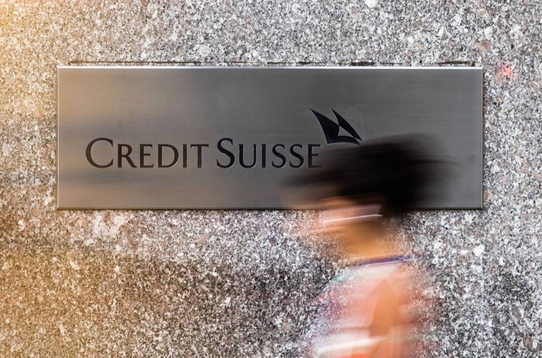  No ano, a queda das ações do Credit Suisse chega a 60%. 