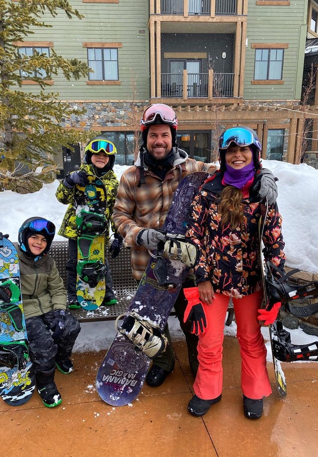 Juliana Paes posta foto em família na neve (Foto: Reprodução/Instagram)