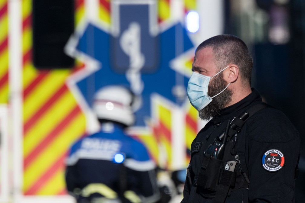 França tem mais de 13 mil pessoas hospitalizadas pelo coronavírus — Foto: Loic Venance/AFP