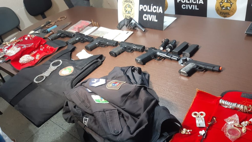 Material foi encontrado na casa de suspeito de ter invadido e roubado o f&oacute;rum de Justi&ccedil;a de Maca&iacute;ba &mdash; Foto: S&eacute;rgio Henrique Santos/Inter TV Cabugi