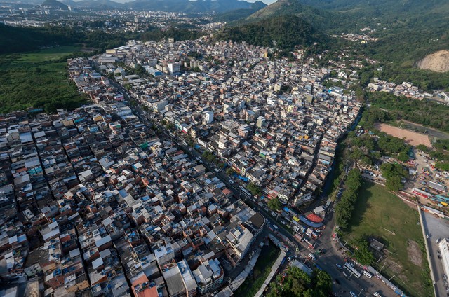 Queiroz se escondeu na favela de Rio das Pedras : Lauro Jardim
