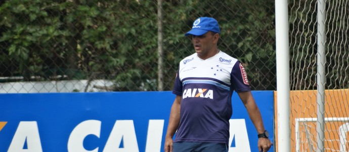 Comentarista diz que busca do Cruzeiro por treinador está rendendo piadas