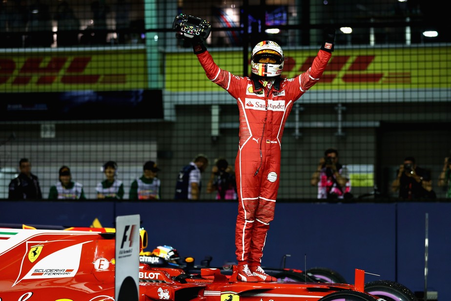 Vettel supera Verstappen no final e marca a 49ª pole da carreira em Cingapura