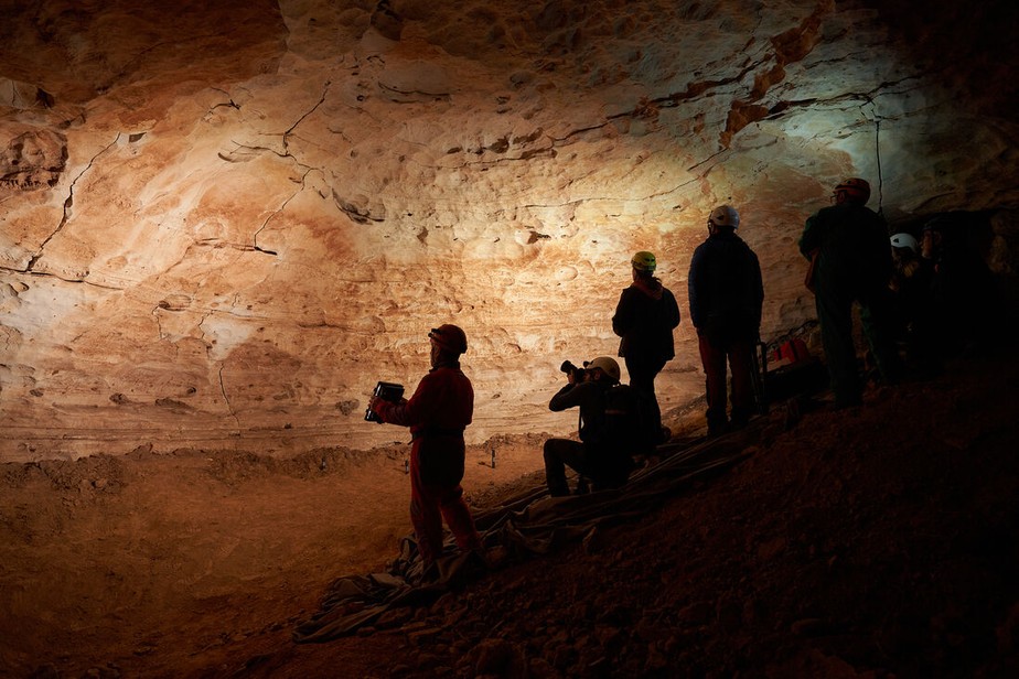 Inscrições pré-históricas são descobertas em caverna 'perdida' na Espanha