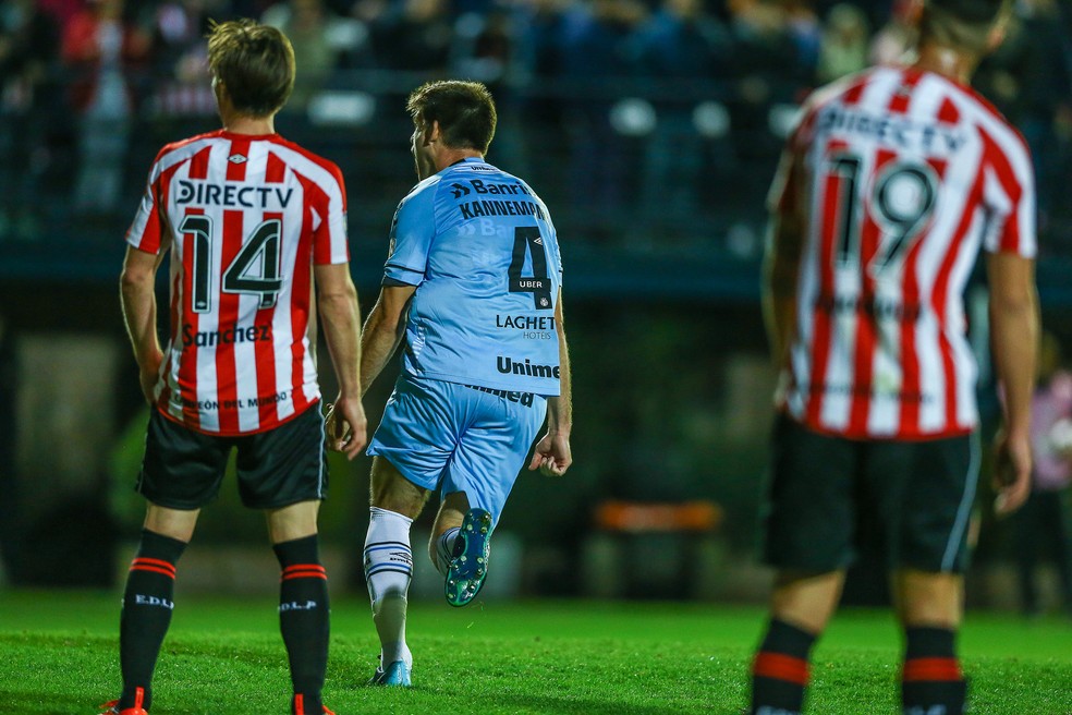 Kannemann contra o Estudiantes  (Foto: Lucas Uebel / Grêmio, DVG)