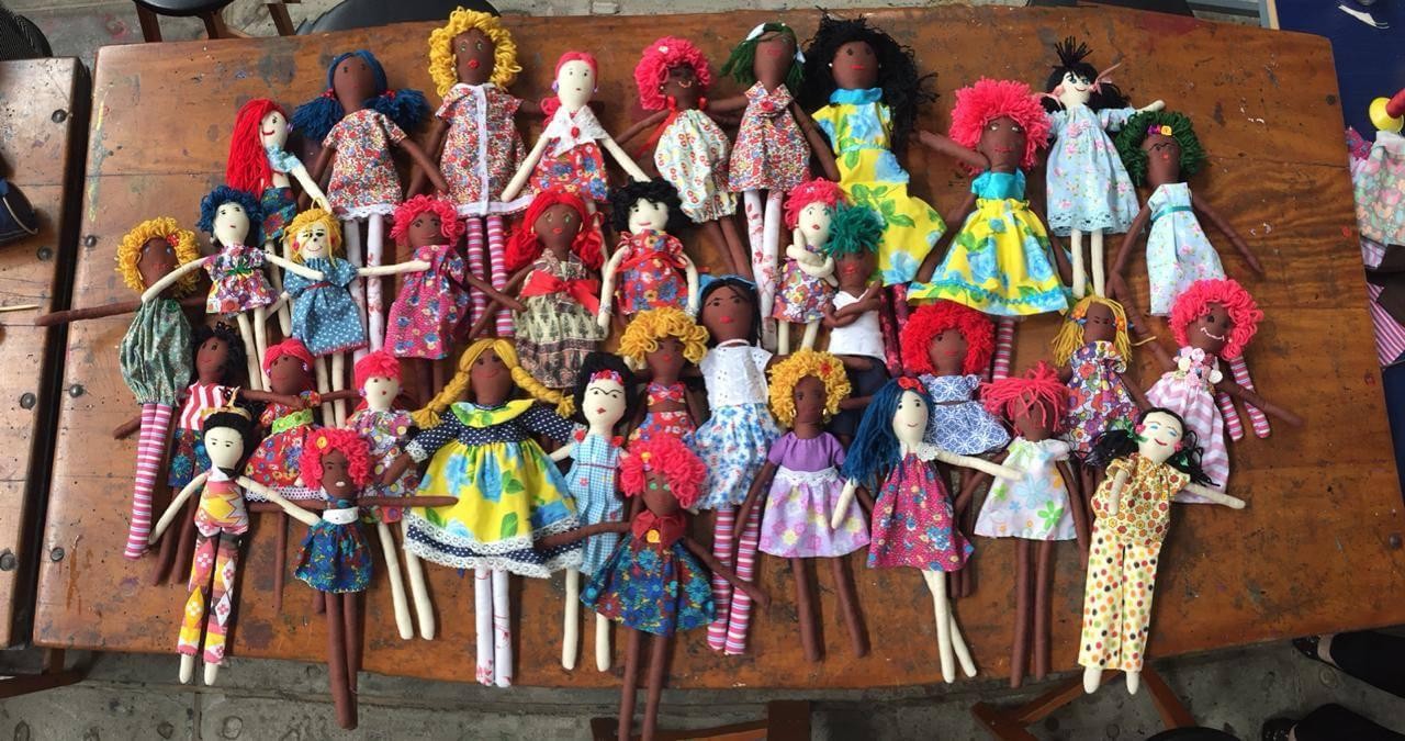 Bonecas de pano artesanais feitas por Glória Viana (Foto: Arquivo pessoal)