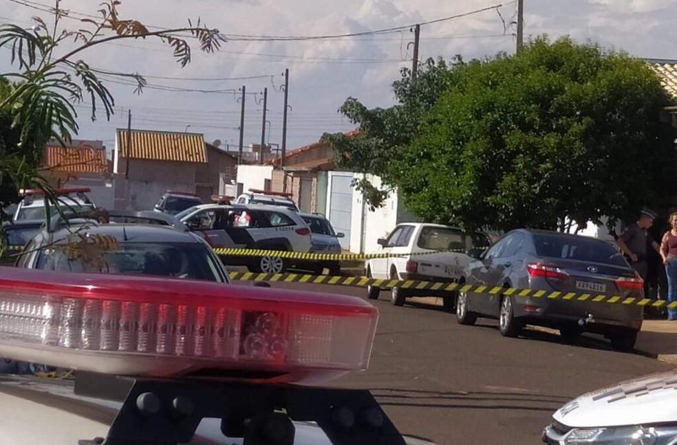 Homem é achado morto em carro cravejado de balas em São Manuel — Foto: Arquivo pessoal