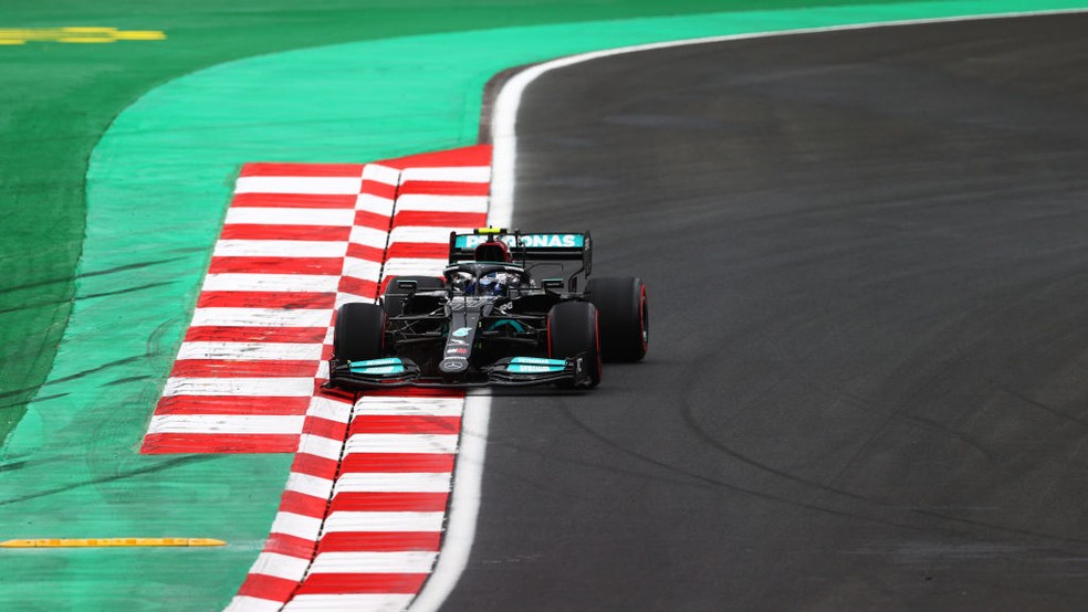 Valtteri Bottas faturou segunda pole position da F1 em 2021 — Foto: Dan Istitene - Formula 1/Formula 1 via Getty Images