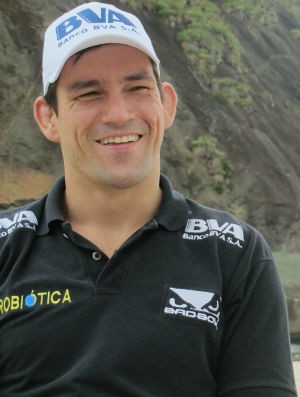 demian-maia-sorri-closeup.jpg