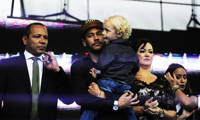 Neymar família (Foto: Marcos Ribolli)