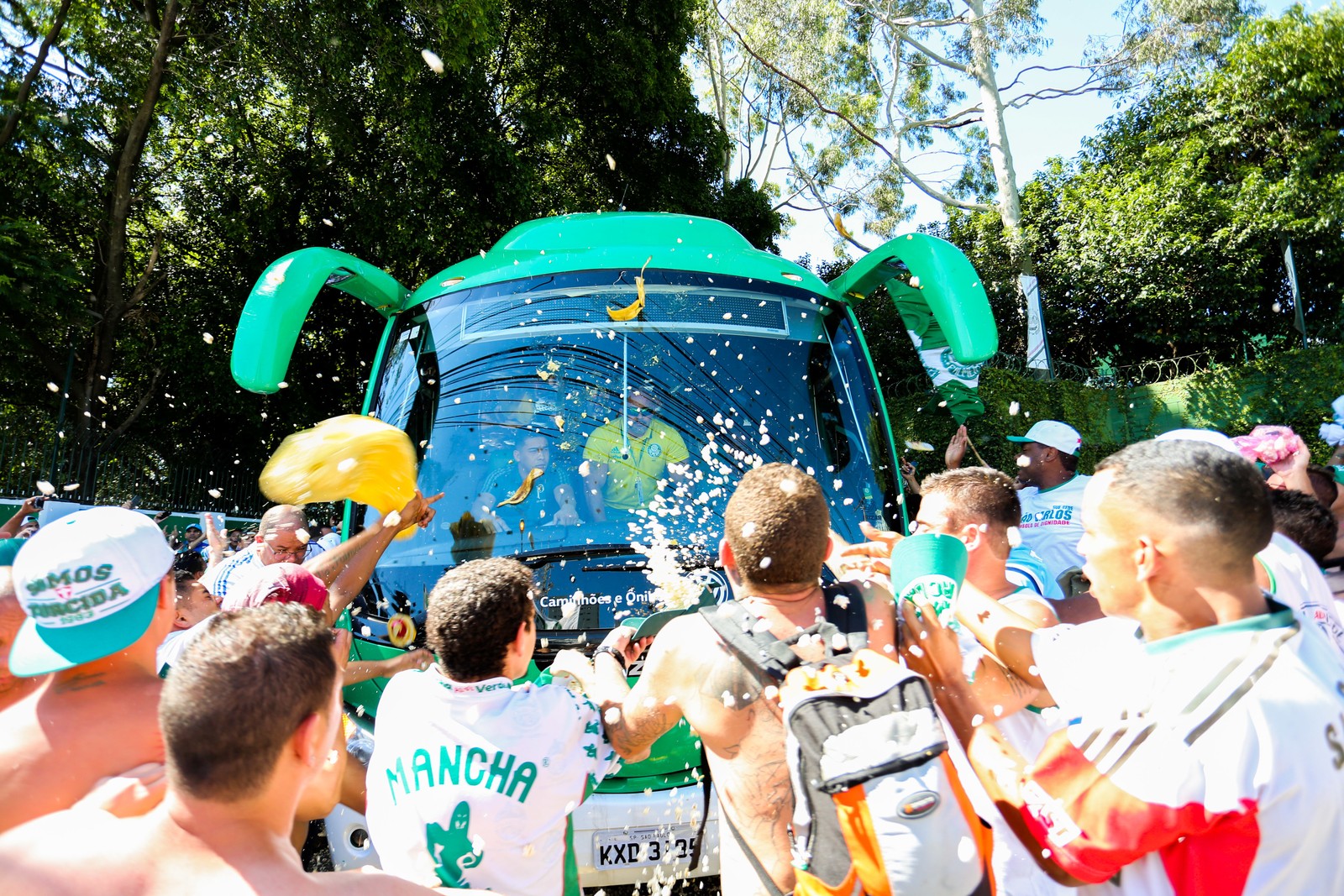  Palmeiras diz que protesto de torcida pôs profissionais em risco e leva caso à polícia