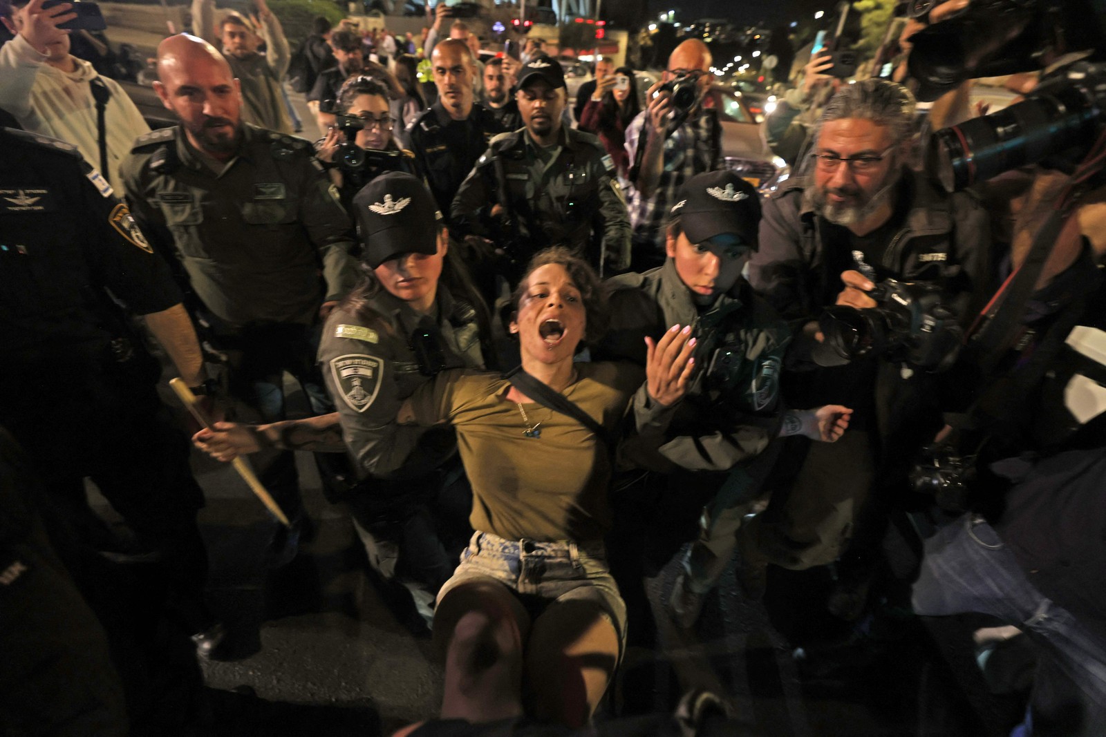 Reforma extremista. Israel vive sob protestos contra projeto de lei que dá poder ao congresso para derrubar decisões da Justiça — Foto: AHMAD GHARABLI/AFP
