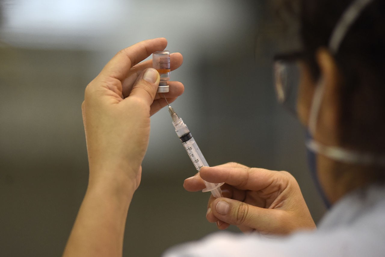 Revisão de estudos indica que eficácia de vacinas e situação atual da pandemia de Covid-19 não exige doses de reforço  (Foto: Prefeitura de Jundiaí )