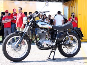 Ducati Scrambler de 1975 é vista em encontro de motociclistas na Itália (Foto: Rafael Miotto/G1)