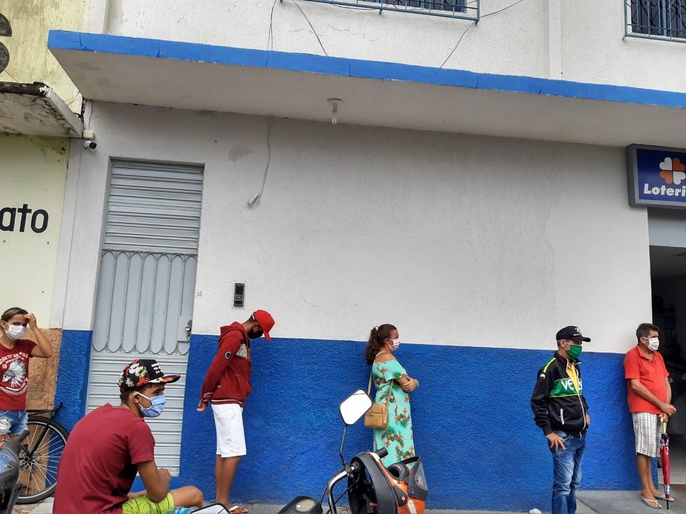 População de Patu está usando máscaras na rua por determinação da prefeitura da cidade — Foto: Secretaria de Saúde de Patu