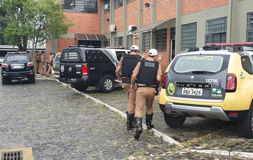 Sete pessoas foram presas em uma operação da PM contra o tráfico de drogas, em Ponta Grossa — Foto:  Alceu Nievola/RPC