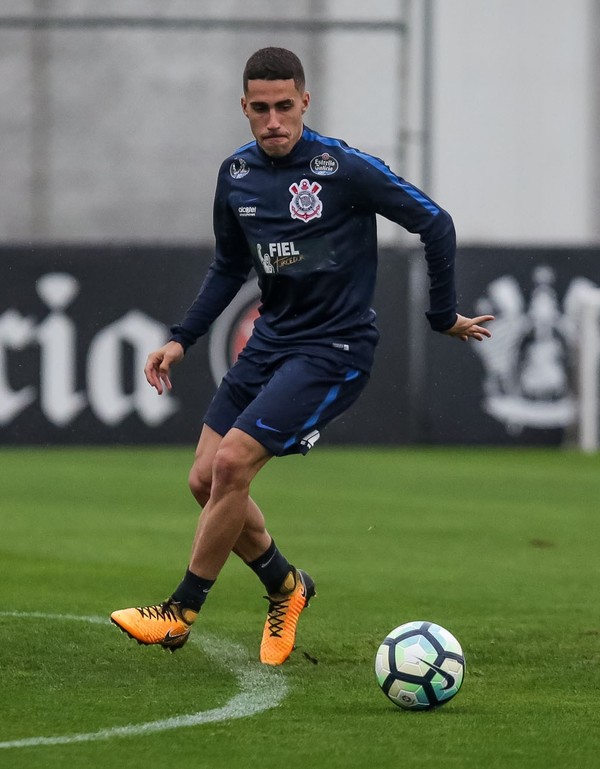 Gabriel diz que Timão não pode abrir mão de chance de ampliar vantagem