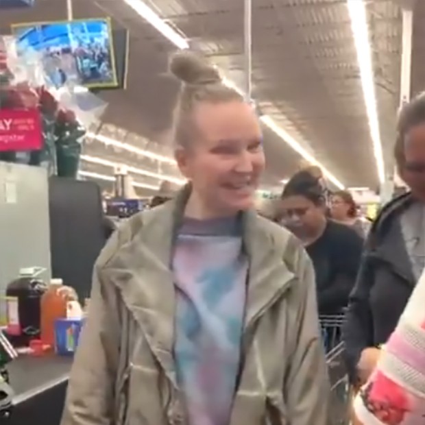  Sia faz boa ação em supermercado nos Estados Unidos (Foto: Reprodução/ Twitter)