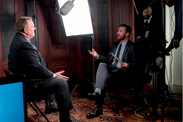 Entre um filme e outro, Chris Evans grava vídeos com políticos eleitos para engajar os cidadãos nos EUA (Foto: Divulgação)