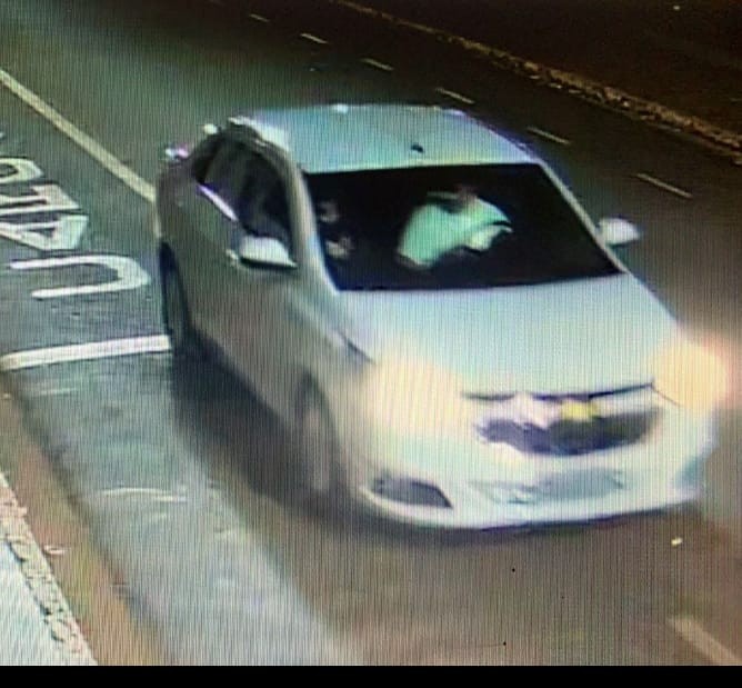 Imagem mostra segunda pessoa em carro dirigido por padre investigado por atropelar suspeito de furtar igreja