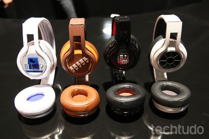 Todos os fones do Star Wars acompanham pôster, case personalizado e cabo removível (Foto: Fabrício Vitorino/TechTudo)