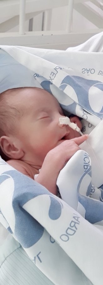 O bebê nasceu prematuro e ficou dois meses no hospital (Foto: Arquivo pessoal)