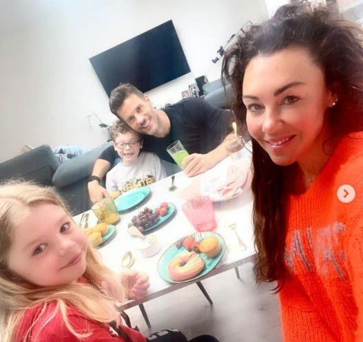 A cantora Michelle Heaton com sua família (Foto: Instagram)