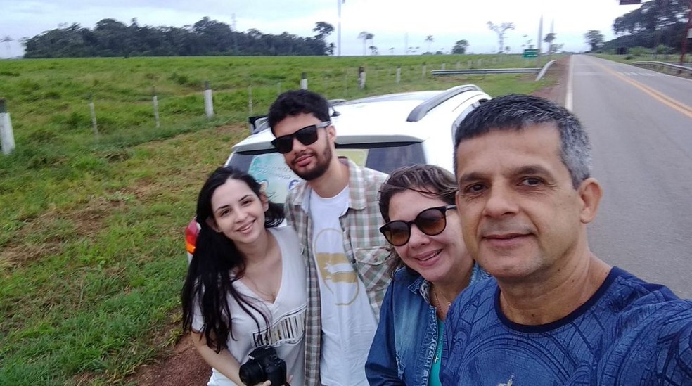 Casal viajou com a família para ver o papa Francisco no Peru (Foto: Arquivo Pessoal)