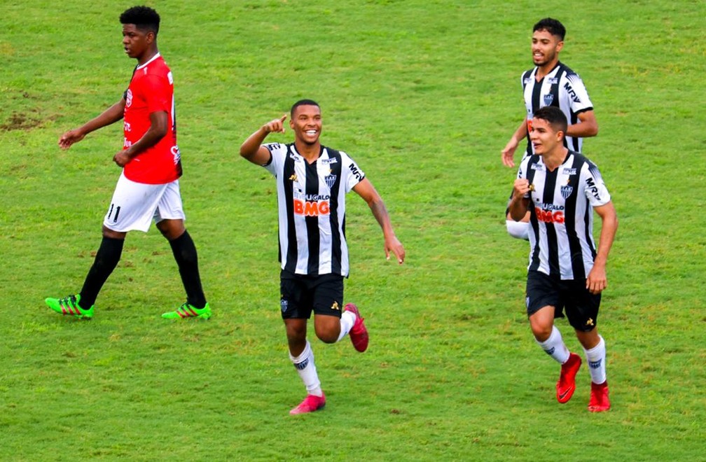 Guilherme, do Atlético-MG, comemora gol sobre o Capital pela Copa São Paulo  — Foto: Danilo Sardinha/GloboEsporte.com