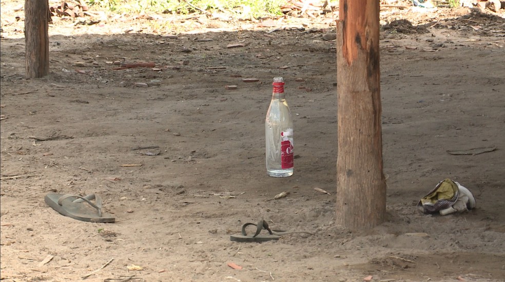 Homens confundiram garrafa de bebida com garrafa de veneno na zona rural de Teresina (Foto: Divulgação/ TV Clube)