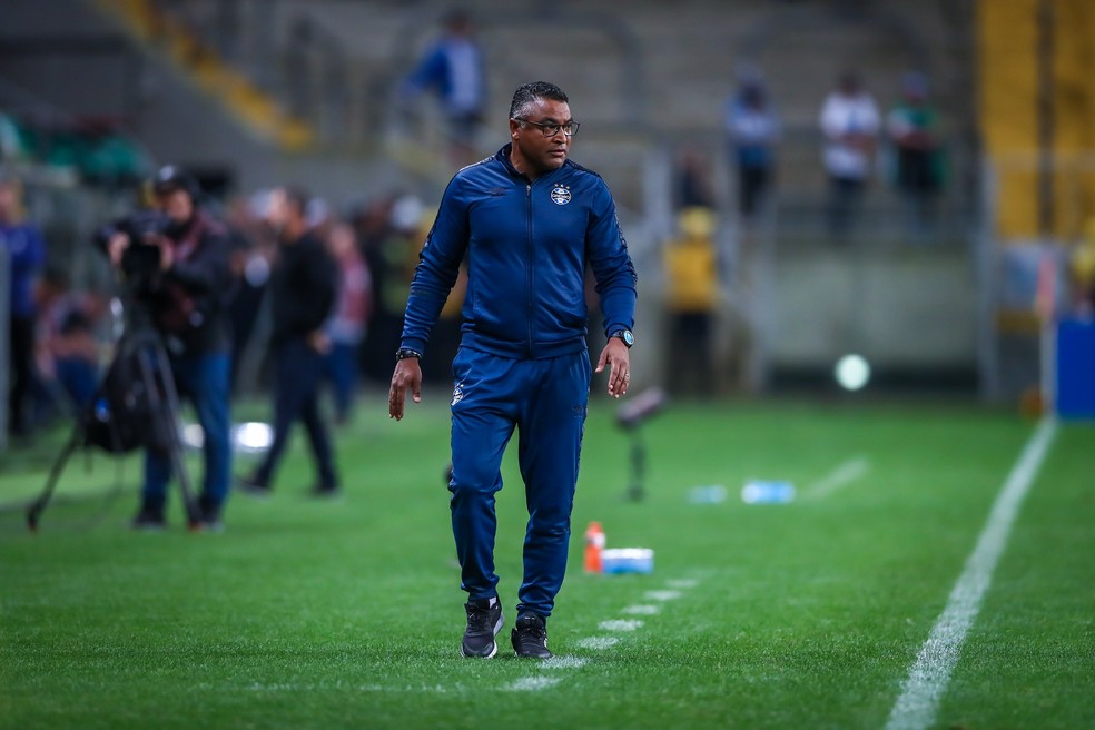 Derrota na Arena agrava clima hostil entre time, torcida e técnico! Crise faz a sombra de Renato Gaúcho assombrar Roger Machado