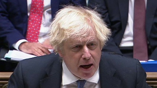 Em sessão no Parlamento, Boris Johnson voltou a dizer que nenhuma festa ocorreu (Foto: BBC)