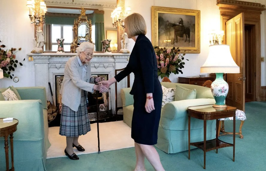 Rainha Elizabeth II empossa formalmente Liz Truss, a nova primeira-ministra do Reino Unido
