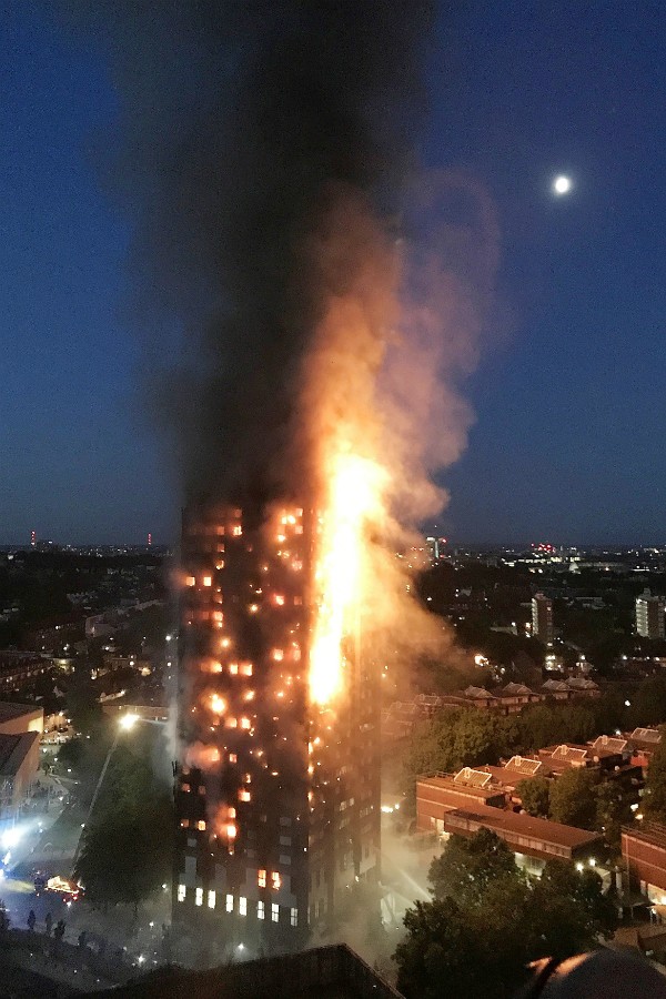 Grenfell Tower em chamas (Foto: Getty Images)