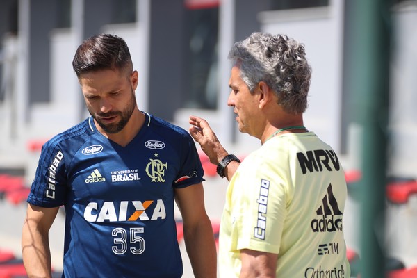 Missão Curitiba: Diego volta da Seleção na quinta e é dúvida no Flamengo
