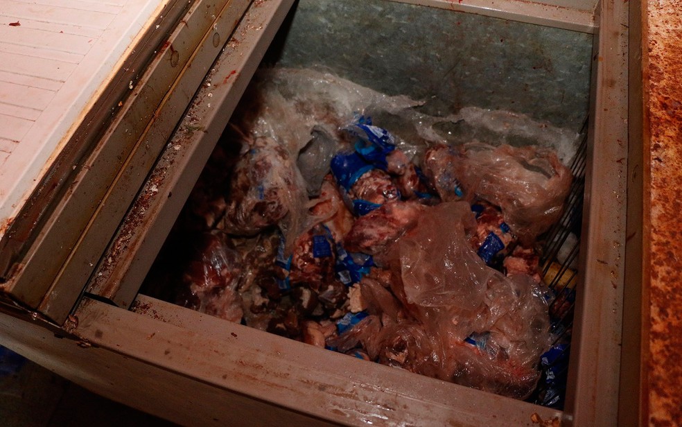 Carne apreendida no Mont Serrat, em Salvador (Foto: Alberto Maraux/ SSP-BA)