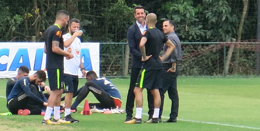 Edu Gaspar esteve no Ninho do Urubu nesta sexta e ouviu que Vinícius Júnior não seria liberado para o Mundial (Foto: Edgard Maciel de Sá)